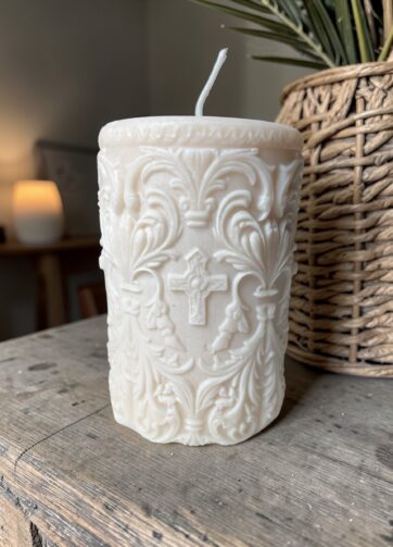 Chrześcijańska symboliczna świeca, naturalna, ręcznie odlewana.