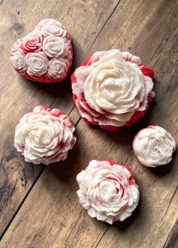 Świeca ozdobna w kształcie kwiatu